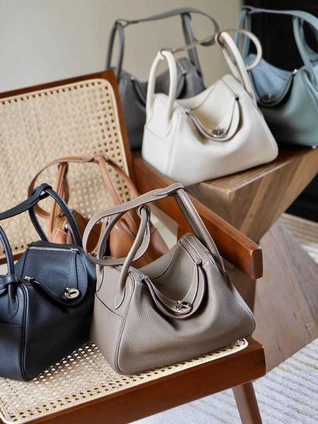 factory wholesale designer h ermes totes handbags tc cow leather wax thread hand-stitched classic 26cm bag doctor portable shoulder for wome
factory wholesale designer h ermes totes handbags tc cow leather wax thread hand-stitched classic 26cm bag doctor portable shoulder for wome