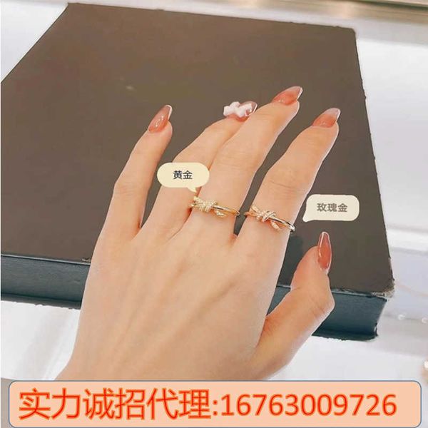 designer high version seiko new product twisted diamond ring in a minimalist style with titanium steel the same, Silver
designer high version seiko new product twisted diamond ring in a minimalist style with titanium steel the same, Silver