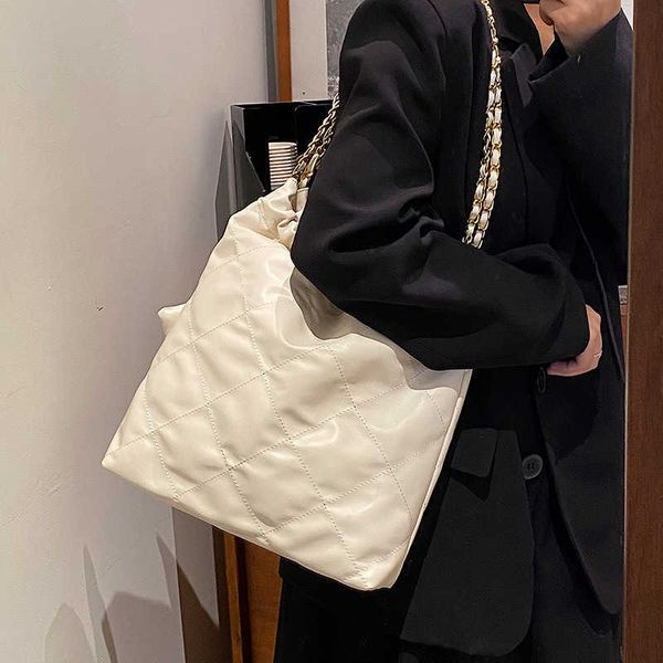 handbag designer 2023 xiaoxiangjia autumn lingge one shoulder women's new texture personalized versatile strap portable bag
handbag designer 2023 xiaoxiangjia autumn lingge one shoulder women's new texture personalized versatile strap portable bag