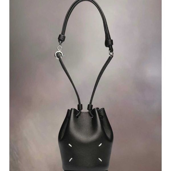 luxuries designers bag margiela magilla men and women's mm6 sheepskin cross-body shoulder waist bag chest bag cloud bag hph2 drwr
luxuries designers bag margiela magilla men and women's mm6 sheepskin cross-body shoulder waist bag chest bag cloud bag hph2 drwr