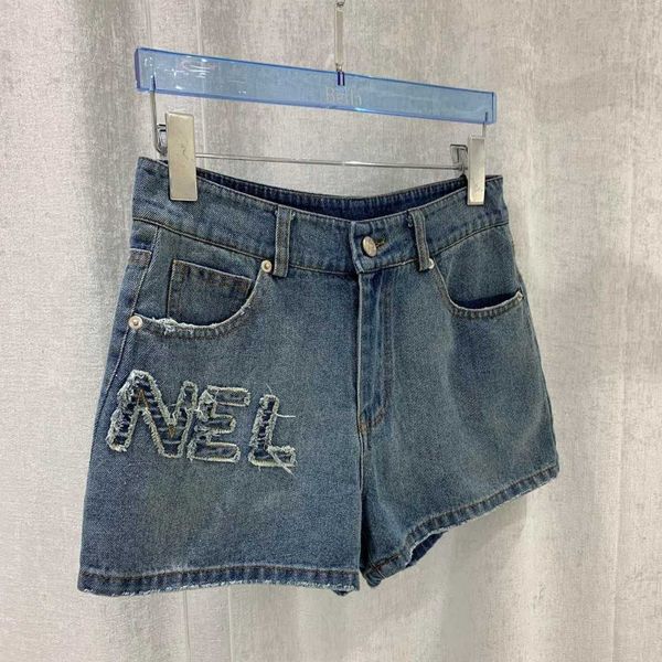 2023 spring/summer women's new fashion small fragrance style stereoscopic embroidery letter high waist straight barrel denim shorts, White;black
2023 spring/summer women's new fashion small fragrance style stereoscopic embroidery letter high waist straight barrel denim shorts, White;black