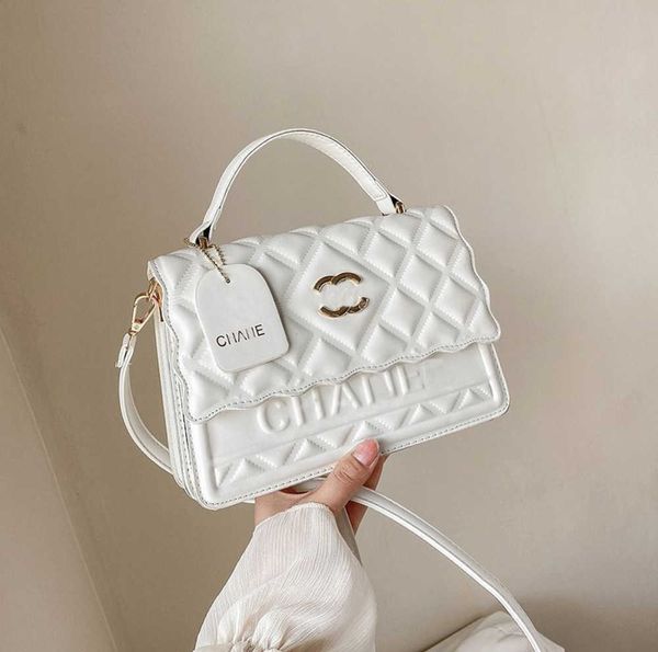 fashion designer bag beach luxury tote shopping celebrity party beige black versatile fashion goes with everything
fashion designer bag beach luxury tote shopping celebrity party beige black versatile fashion goes with everything