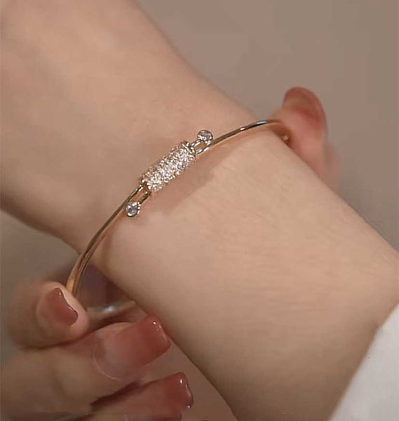 tiktok the same exquisite micro set zircon knot bracelet is light and luxurious. small number of versatile are antique bracelets, Golden;silver
tiktok the same exquisite micro set zircon knot bracelet is light and luxurious. small number of versatile are antique bracelets, Golden;silver