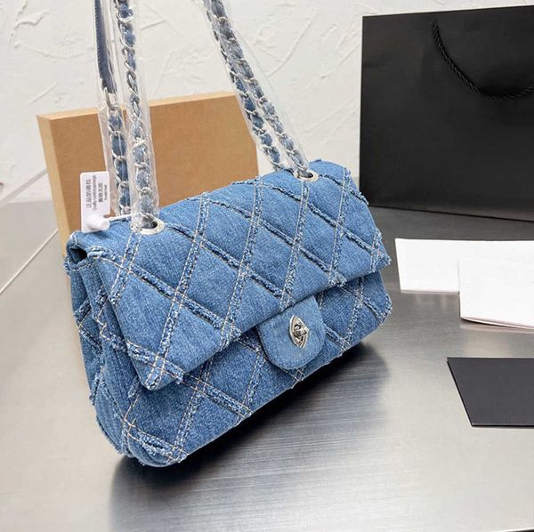 10a luxury women bag 27cm designer cc bags shoulder handbags purses channel flap vintage handbag dark blue denim silver chain hardware shoul
10a luxury women bag 27cm designer cc bags shoulder handbags purses channel flap vintage handbag dark blue denim silver chain hardware shoul
