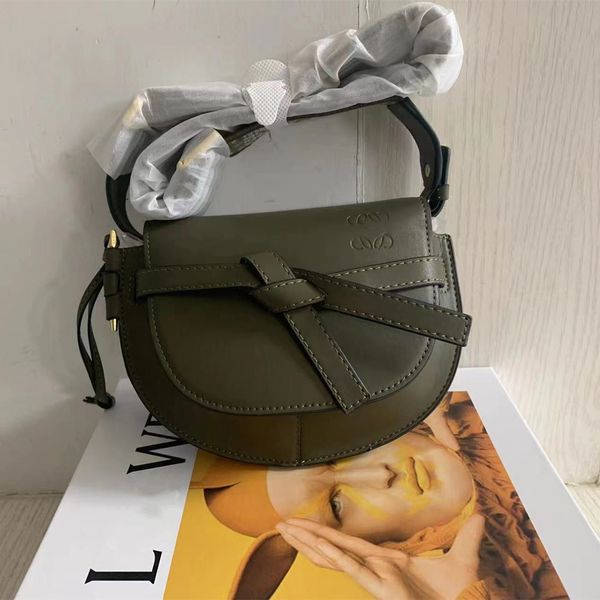 designer bow saddles bag lowe brand crossbody tote leather semi-circular clamshell leather wallet women's shoulder strap letter embroid
designer bow saddles bag lowe brand crossbody tote leather semi-circular clamshell leather wallet women's shoulder strap letter embroid
