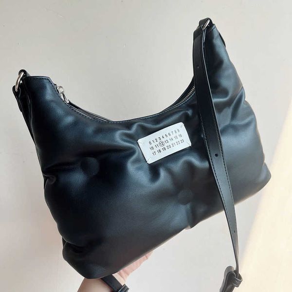 luxuries designers bag margiela magilla men and women's mm6 sheepskin cross-body shoulder waist bag chest bag cloud bag ur00 rmc8
luxuries designers bag margiela magilla men and women's mm6 sheepskin cross-body shoulder waist bag chest bag cloud bag ur00 rmc8