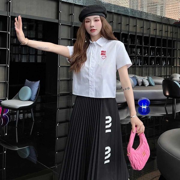 summer ladies white letter embroidery short shirt short sleeve plus black long pleated skirt, nylon fabric wrinkle resistant ball, dress cas
summer ladies white letter embroidery short shirt short sleeve plus black long pleated skirt, nylon fabric wrinkle resistant ball, dress cas