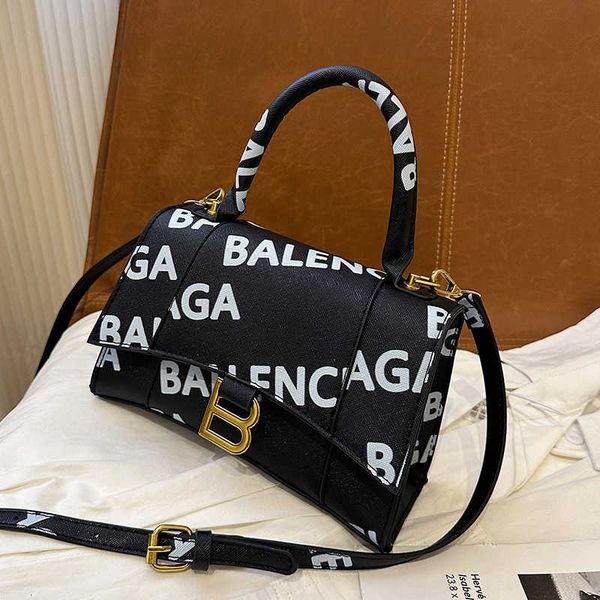 handbag designer 2023 advanced women's new korean version versatile one-shoulder bag personalized handbag
handbag designer 2023 advanced women's new korean version versatile one-shoulder bag personalized handbag