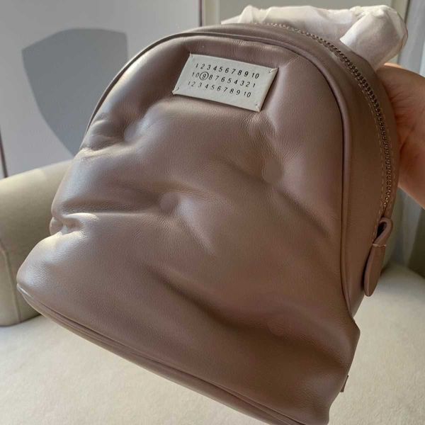 luxuries designers bag margiela magilla men and women's mm6 sheepskin cross-body shoulder waist bag chest bag cloud bag 3x0w 1s4o
luxuries designers bag margiela magilla men and women's mm6 sheepskin cross-body shoulder waist bag chest bag cloud bag 3x0w 1s4o