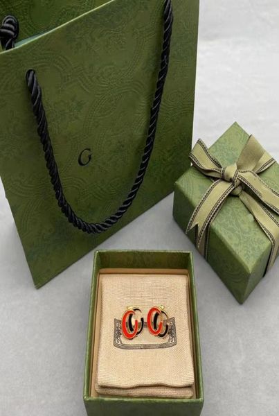 2021 new fashion simple twocolor paint letter earrings ladies brass material with box3789861, Golden;silver
2021 new fashion simple twocolor paint letter earrings ladies brass material with box3789861, Golden;silver