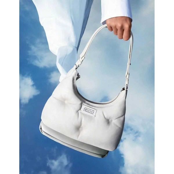 luxuries designers bag margiela magilla men and women's mm6 sheepskin cross-body shoulder waist bag chest bag cloud bag 33l3 5das
luxuries designers bag margiela magilla men and women's mm6 sheepskin cross-body shoulder waist bag chest bag cloud bag 33l3 5das