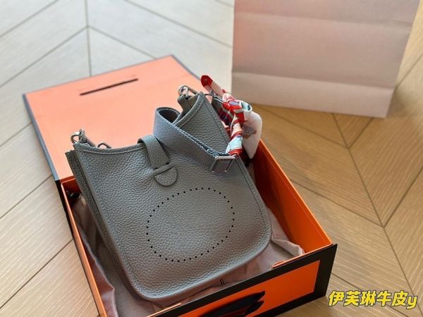 hollow out luxury bags crossbody fashion retro ladies bag designer handbag women handbags wholesale one-shoulder button bags single purse
hollow out luxury bags crossbody fashion retro ladies bag designer handbag women handbags wholesale one-shoulder button bags single purse