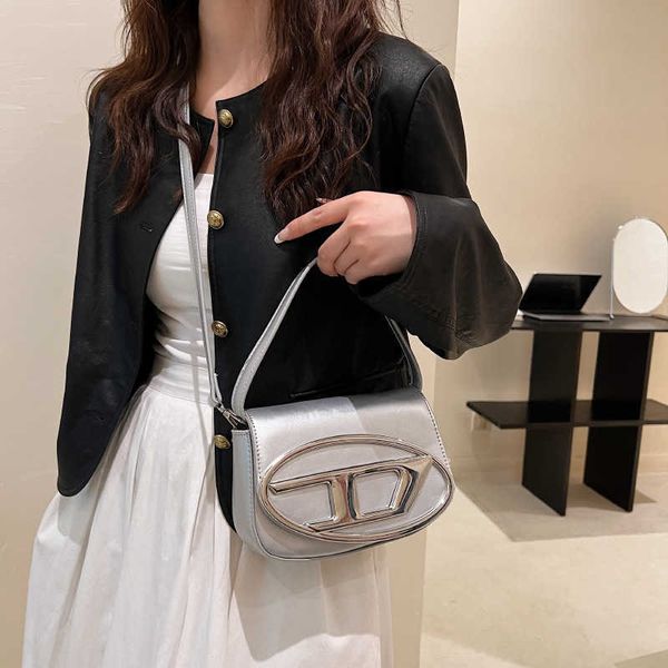 handbag designer 2023 xiaozhong design dingdang spring/summer portable underarm spicy girl style silver shoulder crossbody women's bag
handbag designer 2023 xiaozhong design dingdang spring/summer portable underarm spicy girl style silver shoulder crossbody women's bag