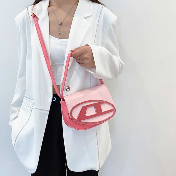 designer 2023 small design new flip dingdang versatile handbag single shoulder diagonal straddle bag
designer 2023 small design new flip dingdang versatile handbag single shoulder diagonal straddle bag