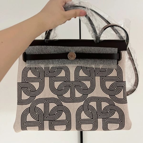 handbags h bag tote bag designer bag canvas bag genuine leather handbag shoulder woman bags crossbody geometry square contrast color patchwo
handbags h bag tote bag designer bag canvas bag genuine leather handbag shoulder woman bags crossbody geometry square contrast color patchwo