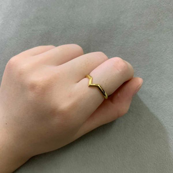 online celebrity tiffay s925 all body sterling silver v-ring fashion versatile personalized new women's edition ring original packaging
online celebrity tiffay s925 all body sterling silver v-ring fashion versatile personalized new women's edition ring original packaging