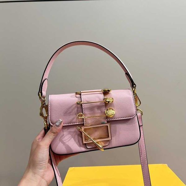 luxury bags handbag mini designer shoulder bag baguette luxurys handbags women classic metal square crossbody bags pink purse 230713
luxury bags handbag mini designer shoulder bag baguette luxurys handbags women classic metal square crossbody bags pink purse 230713