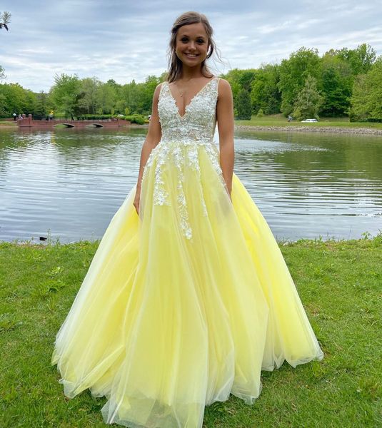 cute girls party wear ball gown v neck sleeveless appliques yellow quinceanera dress 3d floral sweet 16 dresses vestidos de 15 anos formal l, Blue;red
cute girls party wear ball gown v neck sleeveless appliques yellow quinceanera dress 3d floral sweet 16 dresses vestidos de 15 anos formal l, Blue;red