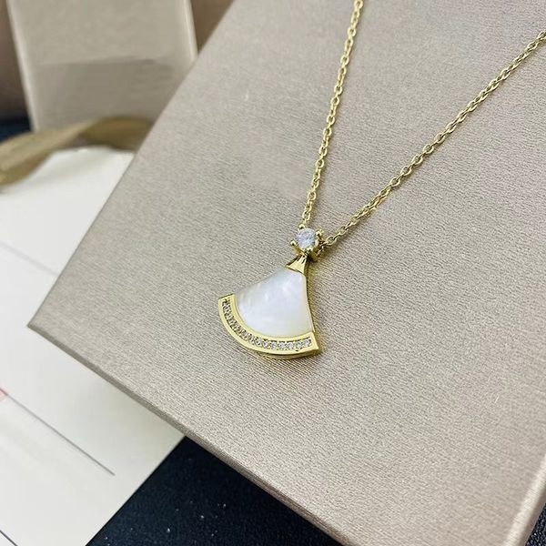 yellow gold plated blue/white/black bling ruby pendant necklace with 24inch rope chain for men women hip hop jewelry necklacs green link cha, Silver
yellow gold plated blue/white/black bling ruby pendant necklace with 24inch rope chain for men women hip hop jewelry necklacs green link cha, Silver
