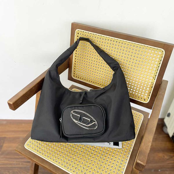 handbag designer 2023 small design striped nylon underarm new spring/summer large capacity one shoulder handheld cloud bag
handbag designer 2023 small design striped nylon underarm new spring/summer large capacity one shoulder handheld cloud bag