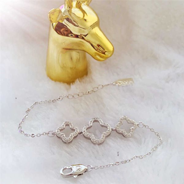 fashion singapore four-leaf grass women's light luxury style design temperament versatile bracelet net red jewelry, Golden;silver
fashion singapore four-leaf grass women's light luxury style design temperament versatile bracelet net red jewelry, Golden;silver