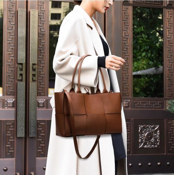 baobao women's 2023 new handwoven soft leather texture tote bag advanced retro simple casual handbag
baobao women's 2023 new handwoven soft leather texture tote bag advanced retro simple casual handbag