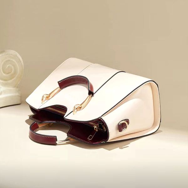 new style fashion designer women bag high-grade cowhide large capacity handbag crossbody shoulder all-in-one tote bag
new style fashion designer women bag high-grade cowhide large capacity handbag crossbody shoulder all-in-one tote bag