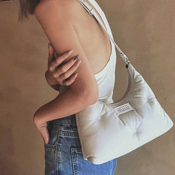 luxuries designers bag margiela magilla men and women's mm6 sheepskin cross-body shoulder waist bag chest bag cloud bag 6rxs
luxuries designers bag margiela magilla men and women's mm6 sheepskin cross-body shoulder waist bag chest bag cloud bag 6rxs