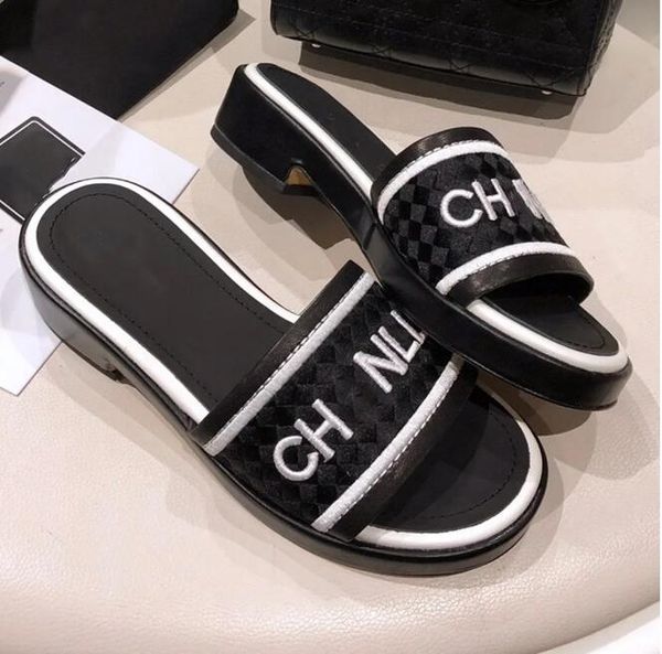 womens designer sandals summer luxury slippers ringer chain black white apricot color leather sandals outdoor beach seaside home flat women
womens designer sandals summer luxury slippers ringer chain black white apricot color leather sandals outdoor beach seaside home flat women