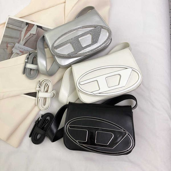 handbag designer 2023 bag spring new niche design women saddle single shoulder cross-body portable bag
handbag designer 2023 bag spring new niche design women saddle single shoulder cross-body portable bag