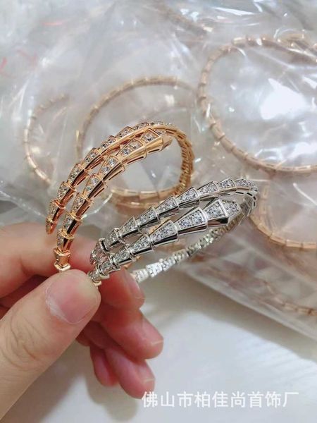 high version full diamond bone spring v plated thick gold fashionable and personalized snake shaped open bracelet, Golden;silver
high version full diamond bone spring v plated thick gold fashionable and personalized snake shaped open bracelet, Golden;silver