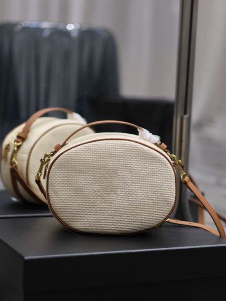 744579 new women's crossbody bag high-end quality shoulder bag lafite weave is very solid super texture inside lining inside bag can al
744579 new women's crossbody bag high-end quality shoulder bag lafite weave is very solid super texture inside lining inside bag can al