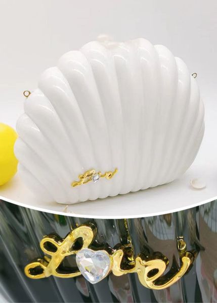 shell shape evening bag acrylic shoulder bag holding one shoulder diagonal straddle white black 2 colors with gift box
shell shape evening bag acrylic shoulder bag holding one shoulder diagonal straddle white black 2 colors with gift box