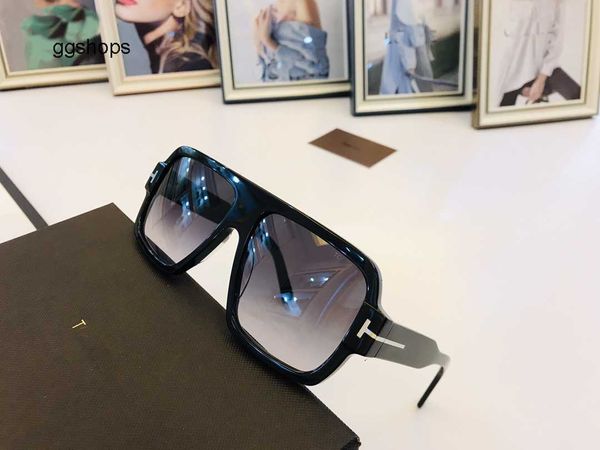 retro designer sunglasses for men and women - fashionable shades with mirrored lenses pc frames and box tom-fords - 6 colors, White;black
retro designer sunglasses for men and women - fashionable shades with mirrored lenses pc frames and box tom-fords - 6 colors, White;black