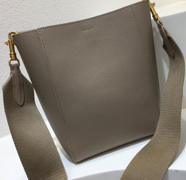 sangle bucket crossbodybag 17 5cm totes cabas calfskin shoulder bags removable strap with dust bag ing
sangle bucket crossbodybag 17 5cm totes cabas calfskin shoulder bags removable strap with dust bag ing