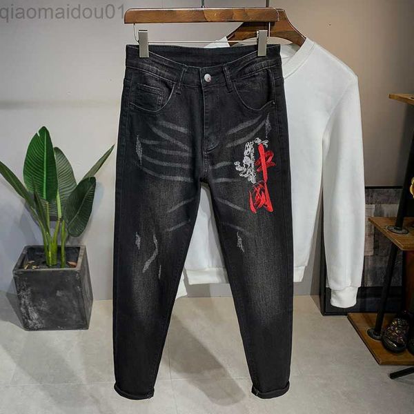 men's jeans fashion men jeans chinese embroidery chic designer pants casual stretch personality male streetwear denim trousers l230724, Blue
men's jeans fashion men jeans chinese embroidery chic designer pants casual stretch personality male streetwear denim trousers l230724, Blue