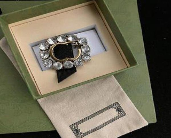 luxury designer jewelry brooch pin famous letter diamond ornaments mens women dress ornaments clothing decoration18457671967, Gray
luxury designer jewelry brooch pin famous letter diamond ornaments mens women dress ornaments clothing decoration18457671967, Gray