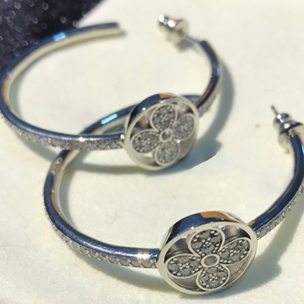 four leaf clover earringsr eardrops 925 silver trendy female designer diamante classy earring jewelry luxury party ear stud, Golden
four leaf clover earringsr eardrops 925 silver trendy female designer diamante classy earring jewelry luxury party ear stud, Golden