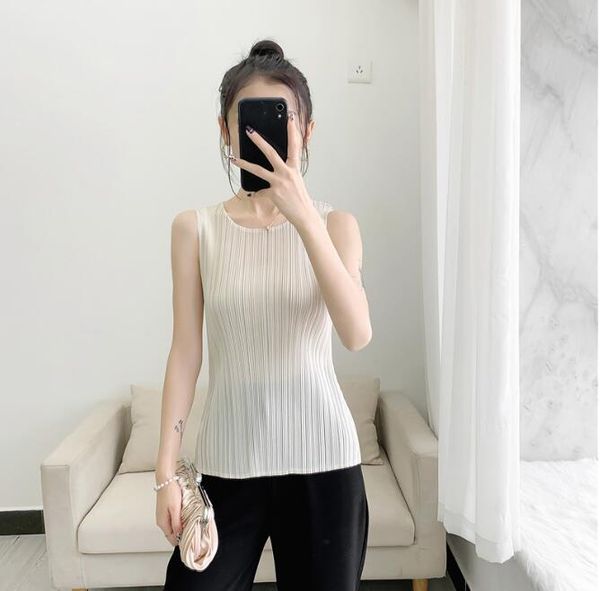 pleated dress luxury 2023 new issey tank women's pleated sleeveless t-shirt fashion casual women's pleated top, White
pleated dress luxury 2023 new issey tank women's pleated sleeveless t-shirt fashion casual women's pleated top, White