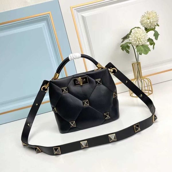 designer women bags luxurys handbag diamond plaid embroidery handheld shoulder crossbody women's chain loco bag vsling crossbody clutch
designer women bags luxurys handbag diamond plaid embroidery handheld shoulder crossbody women's chain loco bag vsling crossbody clutch