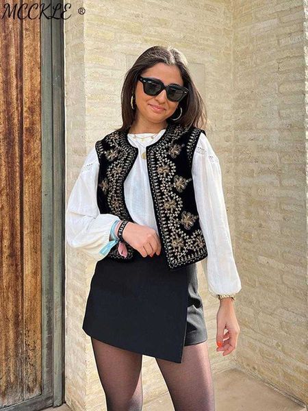 women's jackets black velvet flower embroidery vest women spring sequined open stitch elegant female coat sleeveless fashion office lad, Black;brown
women's jackets black velvet flower embroidery vest women spring sequined open stitch elegant female coat sleeveless fashion office lad, Black;brown