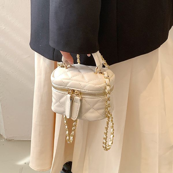 2023 spring/summer new mini lipstick bag lingge chain key handbag fashion shoulder bag, White
2023 spring/summer new mini lipstick bag lingge chain key handbag fashion shoulder bag, White