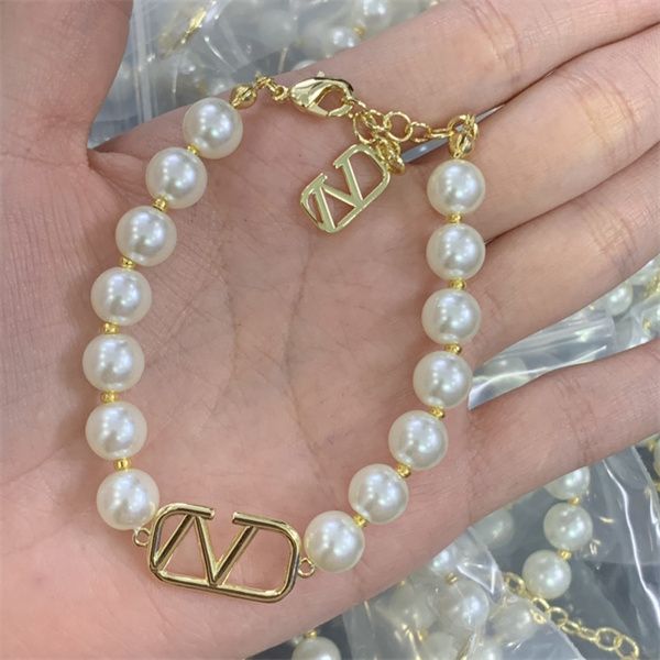 woman v logo charm bracelets letter v gold metal chain bracelet designer luxury cuff jewelry women accessories 55, Golden;silver
woman v logo charm bracelets letter v gold metal chain bracelet designer luxury cuff jewelry women accessories 55, Golden;silver