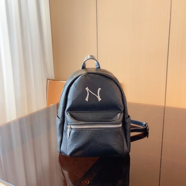 fashion backpack designer bag women's shoulder bag printed leather large capacity travel bag advanced alphabet mountain bag classic sat
fashion backpack designer bag women's shoulder bag printed leather large capacity travel bag advanced alphabet mountain bag classic sat