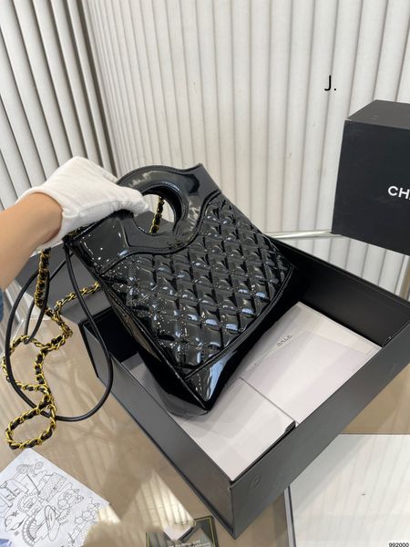 luxury women's shoulder bag chain crossbody bag patent leather matching black leather material bag designer purse handbag
luxury women's shoulder bag chain crossbody bag patent leather matching black leather material bag designer purse handbag