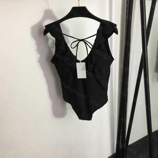 23ss womens bikini designer bathing suit bikini swimwear womens swimwear one-piece swimsuit with ruffled neck and v-neck edge women clothes, White;black
23ss womens bikini designer bathing suit bikini swimwear womens swimwear one-piece swimsuit with ruffled neck and v-neck edge women clothes, White;black