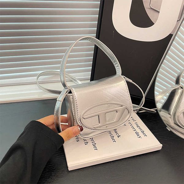evening bags women's 2023 new one sling shoulder crossbody small design dingdang fashion saddle bag trendy
evening bags women's 2023 new one sling shoulder crossbody small design dingdang fashion saddle bag trendy