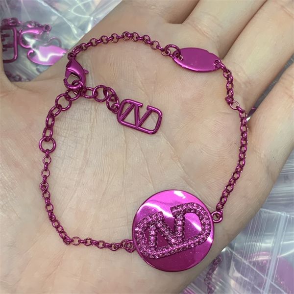 woman v logo charm bracelets letter v gold metal chain bracelet designer luxury cuff jewelry women accessories 673423, Golden;silver
woman v logo charm bracelets letter v gold metal chain bracelet designer luxury cuff jewelry women accessories 673423, Golden;silver