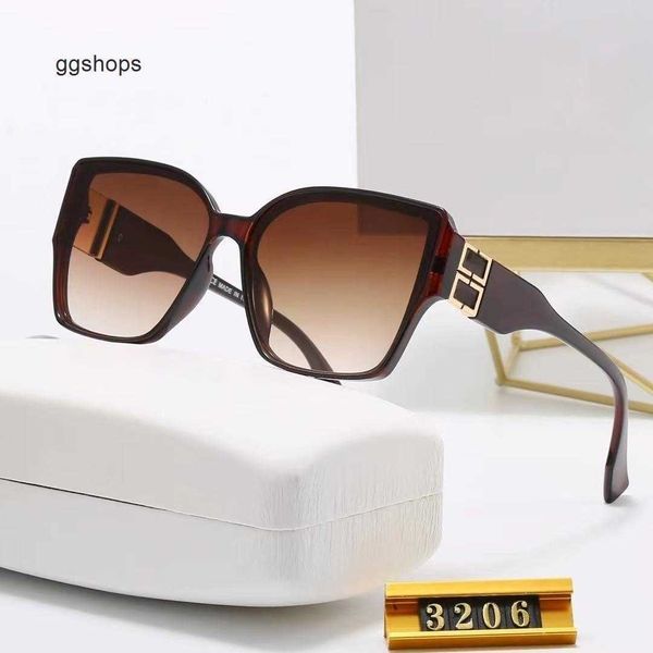 ladies tom-fords designer sunglasses james bond sunglass men women brand sun glasses super star celebrity driving sunglass for fashion eyegl, White;black
ladies tom-fords designer sunglasses james bond sunglass men women brand sun glasses super star celebrity driving sunglass for fashion eyegl, White;black