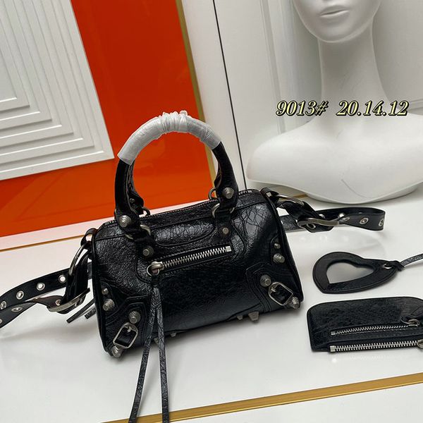 100% lambskin leather zip bowling bag tote womens mens handbag designer neo cagole shoulder crossbody bags metallized in silver with small h
100% lambskin leather zip bowling bag tote womens mens handbag designer neo cagole shoulder crossbody bags metallized in silver with small h